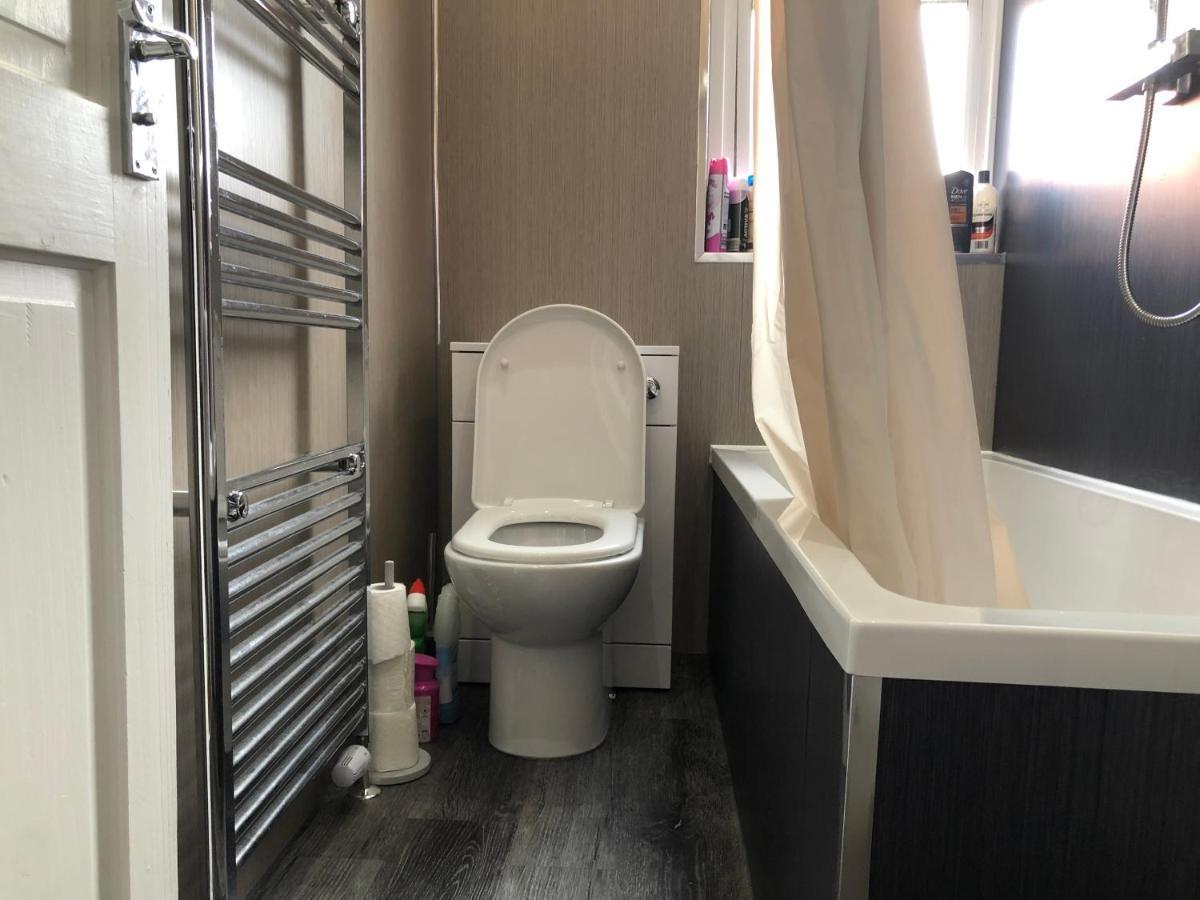 Captivating 2-Bed Apartment In Kirkcaldy Exteriör bild