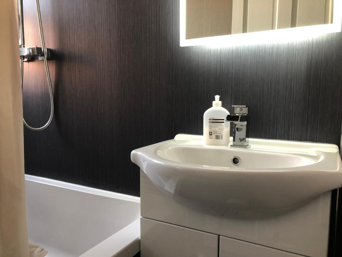 Captivating 2-Bed Apartment In Kirkcaldy Exteriör bild