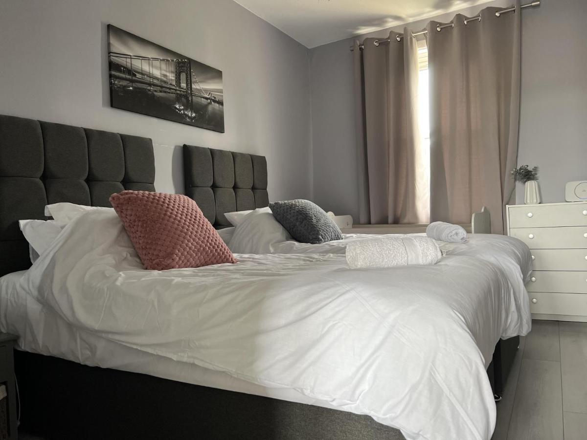 Captivating 2-Bed Apartment In Kirkcaldy Exteriör bild